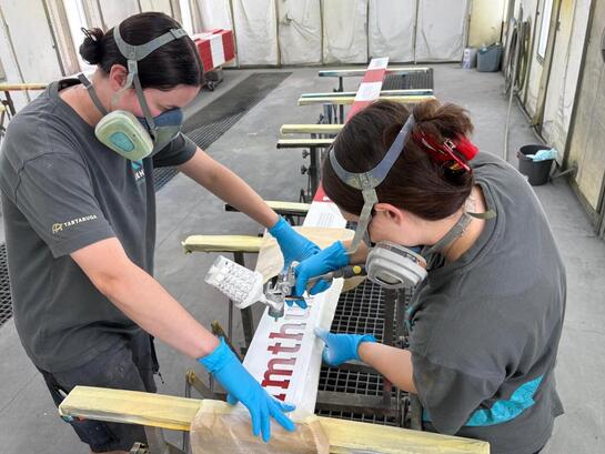 Lackierung von Bauabsperrungen – Für mehr Sichtbarkeit und Langlebigkeit